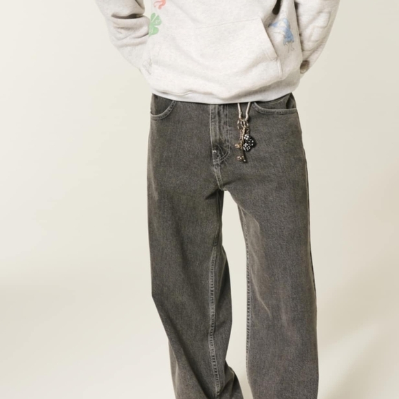 Hollister Gray Senior Year Graphic Hoodie - Picture 4 of 4